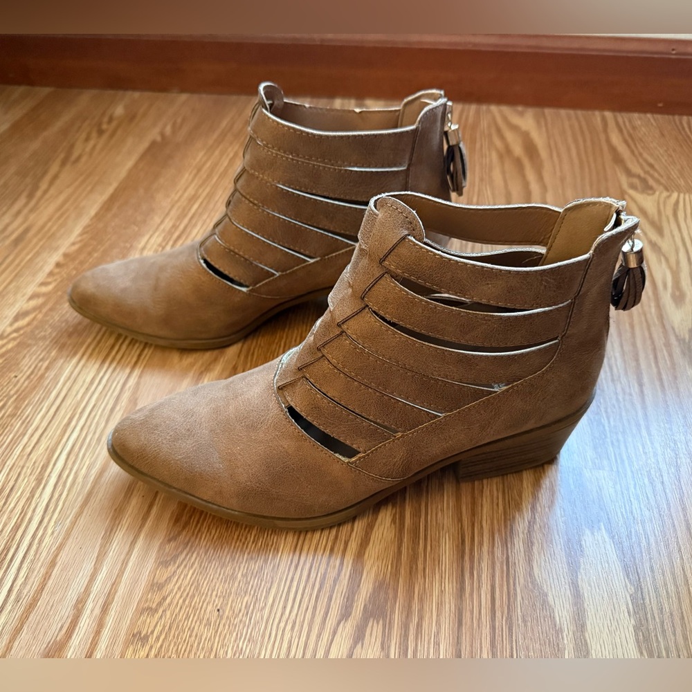Fergalicious by Fergie Brown Suede Ankle Boots Women’s size 11 excellent
